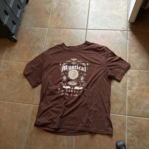Women’s Brown And White Graphic Tee Size U.s Men's xl